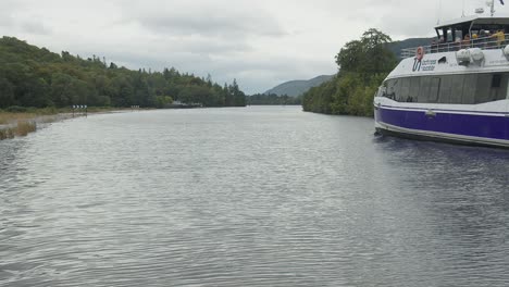 Crucero-Turístico-Por-El-Lago-Ness