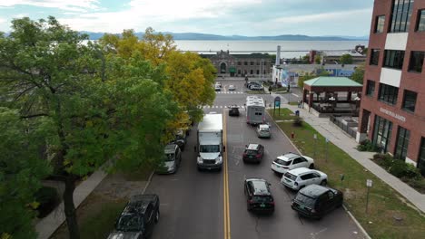 Acercamiento-Aéreo-A-La-Bahía-De-Burlington,-Lago-Champlain-En-Vermont