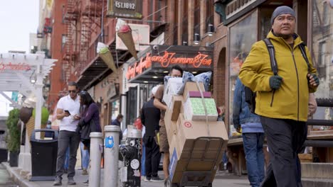 Repartidor-Pequeña-Italia-Ciudad-De-Nueva-York