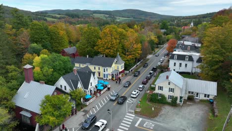 Luftaufnahmen-Von-Kleinen-Lokalen-Unternehmen-Im-Amerikanischen-Nordosten