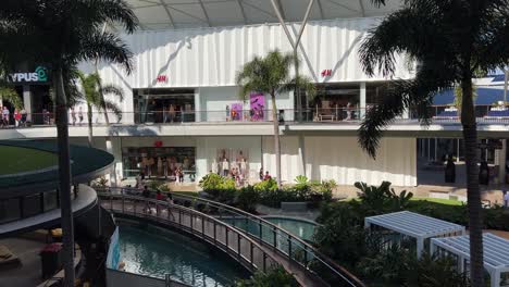 Establishing-shot-of-shoppers-strolling-and-window-shopping-at-pacific-fairs-largest-shopping-centre-in-Gold-Coast-at-Broadbeach-Waters-on-a-relaxing-and-sunny-afternoon,-Queensland,-Australia