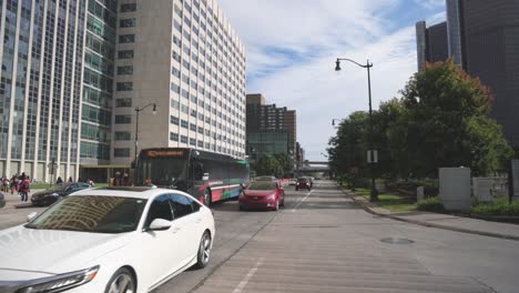 Traffic-in-downtown-Detroit,-Michigan-on-Jefferson-Avenue