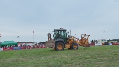 1968-Ford-Digger-At-The-Showring-With-Spectators-Watching