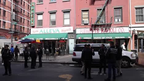 Polizei-Little-Italy-New-York-City-Von-Rechts-Nach-Links-Schwenken