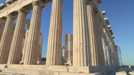 Kolonnade-Besonnt-Durch-Frühes-Morgenlicht-In-Akropolis-Parthenon