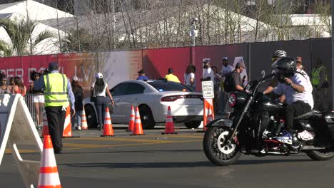 Coche-De-Policía-Llega-A-La-Escena