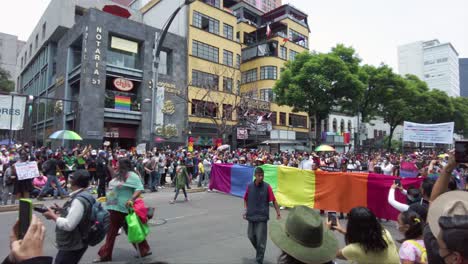 Personas-Reunidas-Para-La-Marcha-Por-Los-Derechos-Lgtb-En-El-Centro-De-La-Ciudad-De-México