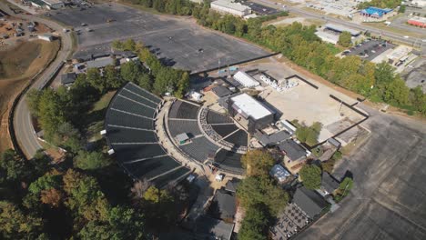 Aerial-fly-away-of-Oak-Mountain-Amphitheatre-in-Pelham,-Alabama