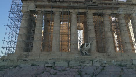 Schöne-Sonnenstrahlen-Scheinen-Auf-Der-Akropolis-Im-Parthenongebiet