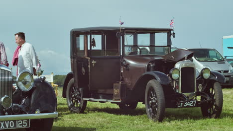 1934-Austin-Heavy-12-4-Berkeley-En-El-Rally-Vintage-En-Liskeard,-Reino-Unido