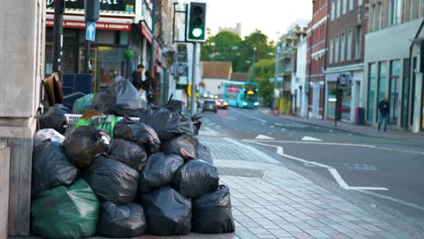 Basura-En-La-Ciudad,-Un-Problema-Con-La-Basura-En-La-Ciudad-De-Maidstone,-Problema-De-Basura-De-La-Ciudad-De-Maidstone