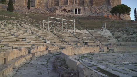 Vista-Panorámica-Del-Teatro-De-Dionisos-Temprano-En-La-Mañana