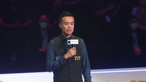 El-Jugador-Profesional-De-Billar-De-Hong-Kong,-Marco-Fu,-Es-Visto-Hablando-Después-De-Perder-El-Partido-Final-Y-Obtener-El-Segundo-Lugar-En-El-Evento-Del-Torneo-De-Maestros-De-Billar-De-Hong-Kong