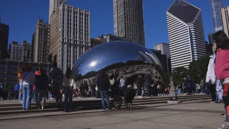 El-Frijol-Chicago-Cámara-Lenta-Lado-Gente-Caminando