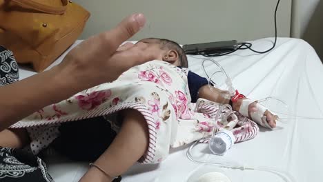 A-wounded-child-with-saline-and-pipes-sleeping-in-a-Pakistan-hospital