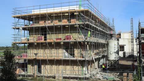 Time-lapse-of-brick-laying-construction-workers-building-the-exterior-facade-of-new-home