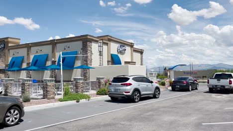 Larga-Cola-En-El-Drive-through-En-El-Restaurante-Culver&#39;s-En-Green-Valley