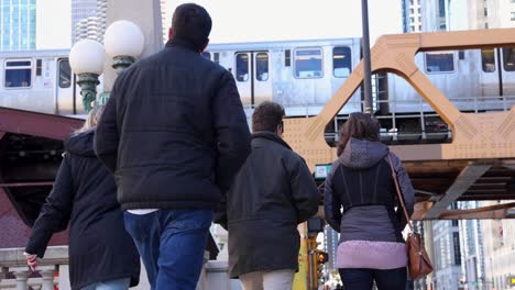 Chicago-People-walking-with-L-Slow-Motion