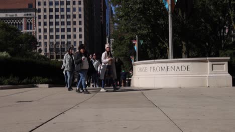 Chase-Promenade-people-walking-in-slow-motion