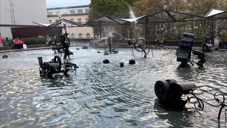 Tinguely-Brunnenkunstinstallation-Im-Zentrum-Von-Basel