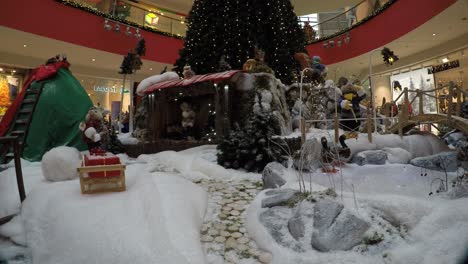 Adornos-Navideños-En-El-Centro-Comercial.-Lapso-De-Tiempo