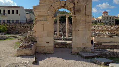 Bogen-Der-Tetraconch-Kirche-In-Athen-An-Einem-Sonnigen-Tag