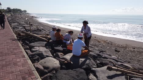 Hindu-Family-Praying,-Gathering-at-the-Beach-for-a-Balinese-Denpasar-Celebration,-60-FPS-near-Biaung-Beach