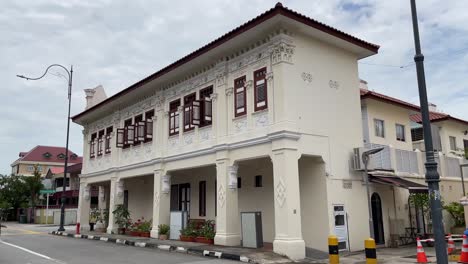 Traditionelles-Singapur-Peranakan-Oder-Chinesisches-Shophouse-Der-Straße-Im-Historischen-Joo-Chiat,-Ostküste,-Singapur