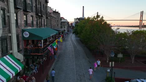 River-Street-In-Savannah-Georgia-Bei-Nacht