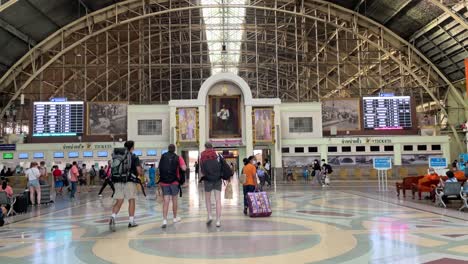 La-Estación-De-Tren-Hua-Lumphong-Es-Uno-De-Los-Puntos-De-Referencia-Clave-De-Bangkok-Y-Un-área-Esencial-Para-Los-Lugareños-Y-Turistas-En-Tailandia