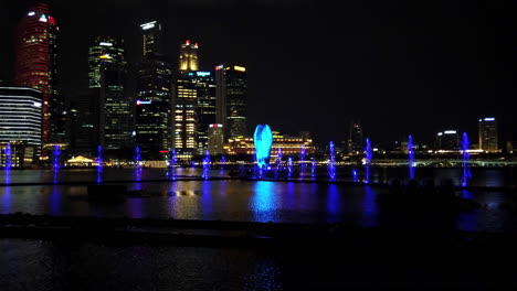 Spectra-Show-Of-Dancing-Fontänen:-Licht--Und-Wassershow-Entlang-Der-Promenade-Vor-Dem-Strand-Der-Marina-Bay