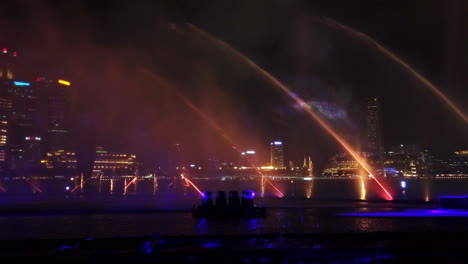 Spectra-Show-Of-Dancing-Fontänen:-Licht--Und-Wassershow-Entlang-Der-Promenade-Vor-Dem-Strand-Der-Marina-Bay