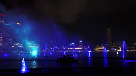 Spectra-Show-Of-Dancing-Fontänen:-Licht--Und-Wassershow-Entlang-Der-Promenade-Vor-Dem-Strand-Der-Marina-Bay