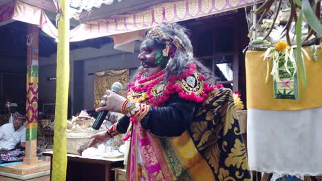 Balinese-Masked-Dancer-Performing-Topeng-Bali-Mask-Traditional-Ubud-Temple-Dance,-Indonesian-Cultural-Hindu-Religion-Theatre-Show