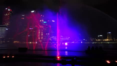 Spectra-Show-Of-Dancing-Fontänen:-Licht--Und-Wassershow-Entlang-Der-Promenade-Vor-Dem-Strand-Der-Marina-Bay