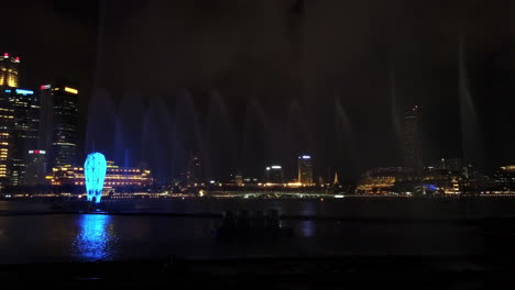 Spectra-Show-Of-Dancing-Fontänen:-Licht--Und-Wassershow-Entlang-Der-Promenade-Vor-Dem-Strand-Der-Marina-Bay