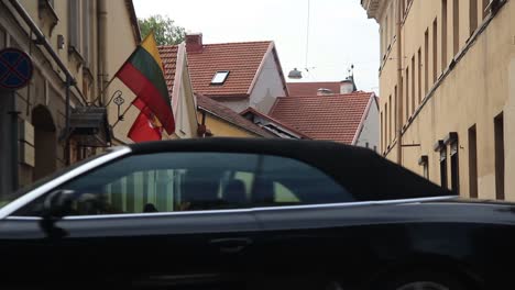 Narrow-Street-in-the-Old-Town-of-Vilnius