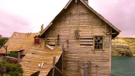 Popeye-Village-Es-Un-Lugar-Turístico-Popular-Para-Visitar-En-Malta