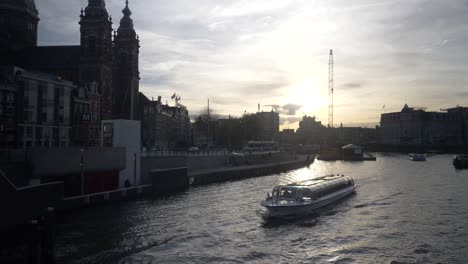 Beautiful-dramatic-lighting-of-a-canal-cruise-in-Amsterdam