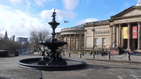 Toma-Estática-De-La-Vista-Del-Patio-Delantero-De-La-Galería-De-Arte-Walker-De-Liverpool