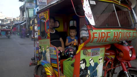 Crowded-street-view-in-a-shopping-district-of-Mindanao,-Philippines