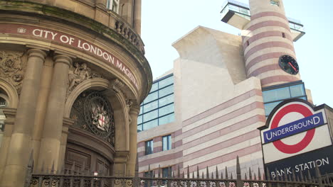 A-view-of-the-entrance-to-the-City-of-London-Magistrates-Court,-located-on-Queen-Victoria-Street,-in-London,-UK