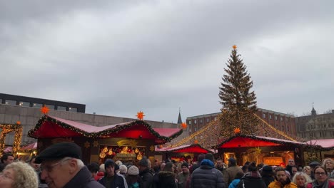 Mercado-Navideño-De-Colonia-Debajo-De-La-Catedral-De-Colonia