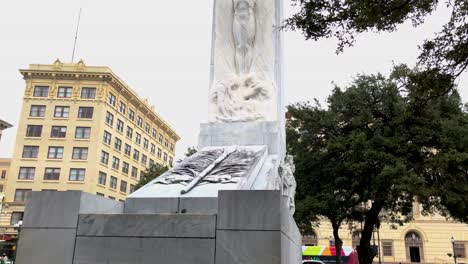 Der-Kenotaph-Erinnert-An-Die-Männer,-Die-Während-Der-Belagerung-Von-Alamo-Im-Jahr-1835-Starben