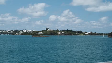 Bermuda-Fähre,-Die-Von-Hamilton-City-Zur-Royal-Naval-Dockyard-Fährt