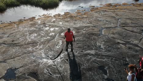 El-Lago-Pitch-Es-El-Depósito-Natural-De-Asfalto-Más-Grande-Del-Mundo