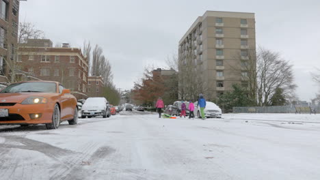 Verschneite-Straße-Von-Seattle-An-Einem-Wintertag