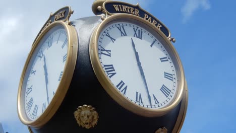 Downtown-Winter-Park,-Florida-clock-with-clouds-in-the-background-