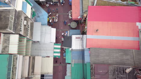 Antena-Del-Mercado-De-Bangkok-Mirando-Hacia-Abajo-Y-Hacia-La-Ciudad,-Tailandia