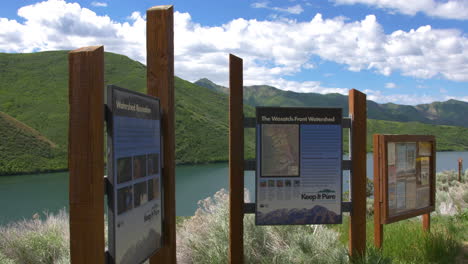 Señales-Y-Advertencias-A-La-Entrada-Del-Embalse-De-Little-Dell-En-Utah